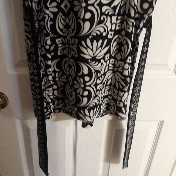 Apt 9 short sleeve top Size large - Picture 3 of 5